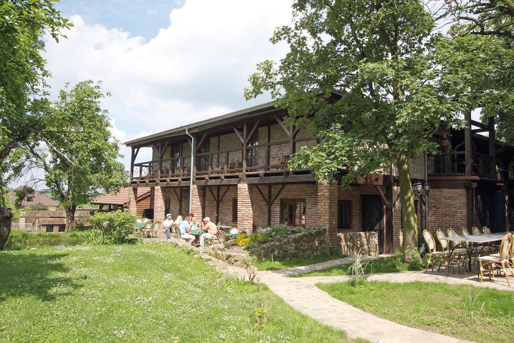Areal Botanika Hotel Unhost Exterior photo